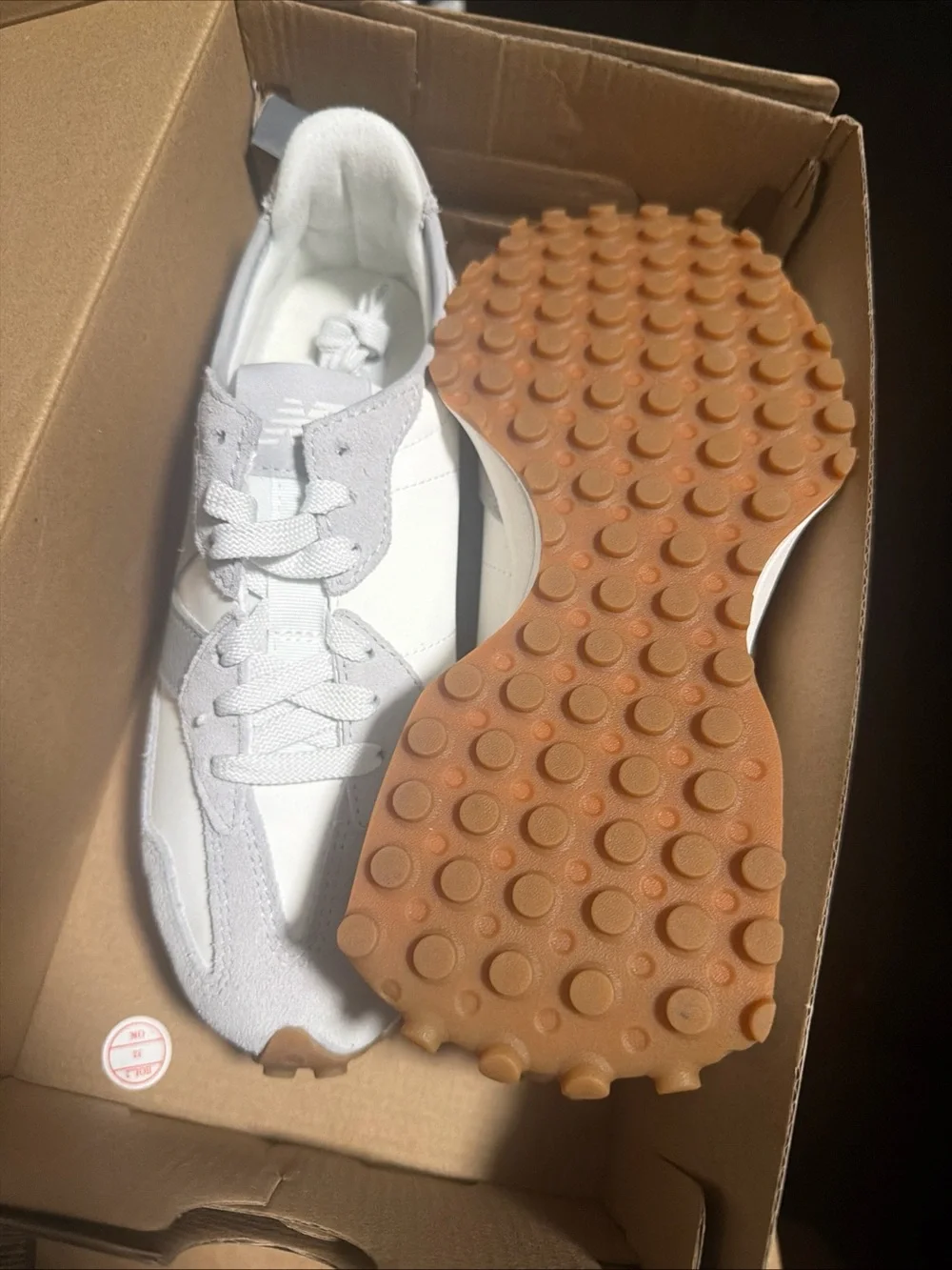 New Balance Women's 327 Classic Athletic Shoes Size 7
